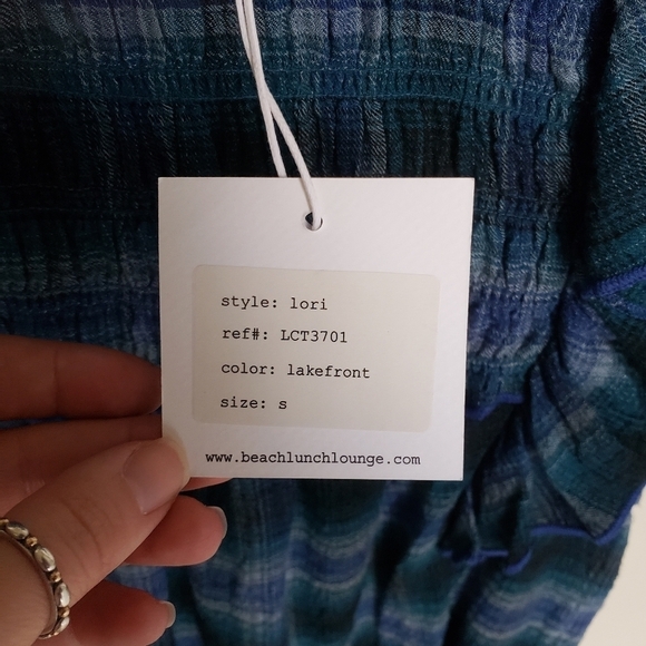 Beach lunch lounge Lori check flutter sleeve top. Women's Small. - Picture 4 of 8